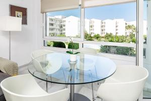PR45- Beach front apartment Puerto Banus