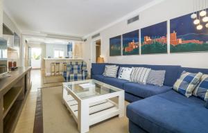 HB - Comfortable Beachfront Holiday Apartment