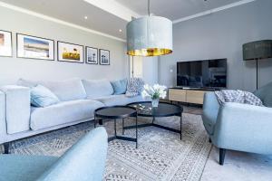 LA-Beautiful 3 bedroom Penthouse close to sea