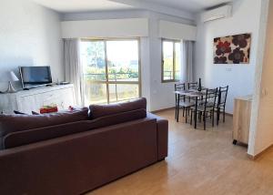 Skol 427 Spacious 1 Bedroom Apartment with Sea Views