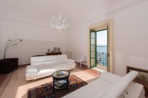 Duomo Seaside Deluxe Apartment by Ortigia Apartments