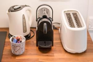 Music Academy Bedroom Suite Café Vian Apartman Kft