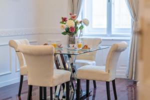 Music Academy Bedroom Suite Café Vian Apartman Kft