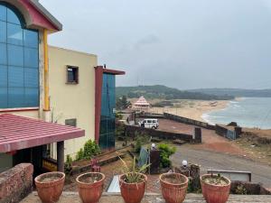 Sukhsagar Beach Resort On Beach !! Newly Decorated - Room - with - Prime - Location !! Couple Friendly Family Resort !! !!