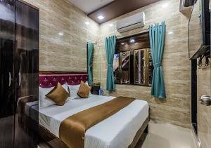 Hotel Plaza- Near Byculla Railway Station