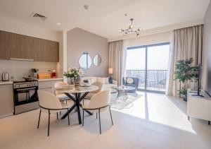 Nasma Luxury Stays - Elegant Condo With City Views And Dubai Skyline