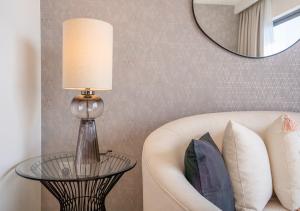 Nasma Luxury Stays - Elegant Condo With City Views And Dubai Skyline