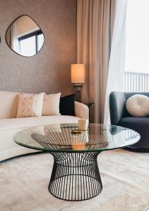 Nasma Luxury Stays - Elegant Condo With City Views And Dubai Skyline