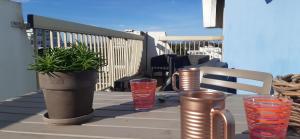 Appartements Le Semaphore - studio climatise, grande terrasse vue mer - parking, wifi : photos des chambres