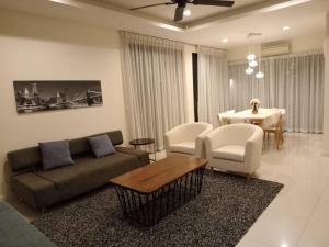 Laguna beach townhouse conner with garden