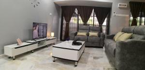TB HOMESTAY Tasek klebang(taman bertuah) 10pax wifi