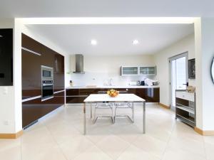 Luxury condominium apartment with swimming pool #1903