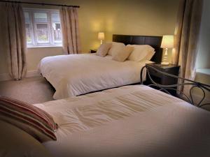 Cotswolds Valleys Accommodation Medieval Hall Exclusive use character three bedroom holiday apartment