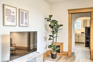 Chic and Historic Apt 1 Mile to Dtwn Spokane!