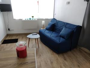 Appartements Studio cosy - proche gare & centre-ville - stationnement - cour interieure table & chaises : photos des chambres