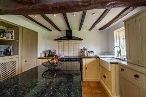 Yew Tree Cottage- Sleeps 12 Garden & Pet-Friendly