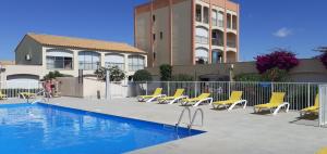 Barcarès plage en face au village studio rénové 2-4 couchages parking vue mer splendide