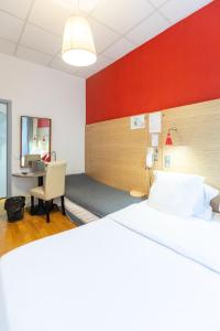 Hotels Hotel Edmond Rostand : photos des chambres