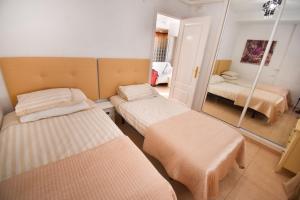 BENAL BEACH, Superb 2 Bedroom 2 Bathroom Beach front Apartment sleeps 6