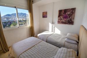 BENAL BEACH, Superb 2 Bedroom 2 Bathroom Beach front Apartment sleeps 6