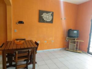 0184.04 - Maranduba - Apartamento - 2 Dorm. - 8 Pess. - 300M Do Mar - Com Piscina Coletiva