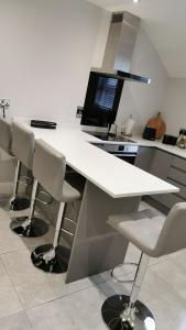 Modern 3-Bed Apartment in Magherafelt Sleeps 8