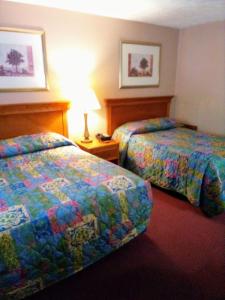 Double Room with Two Double Beds room in Granada Inn Motel - Kalkaska