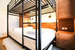 Newly redecorated 2-bed ski-in ski-out family apartment