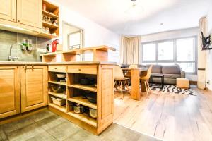 Newly redecorated 2-bed ski-in ski-out family apartment
