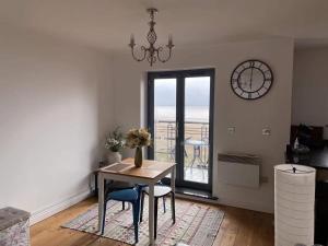 Beach Front APT with Stunning Sea View