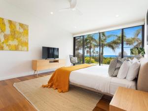 Kiah - nestled between Main & Belongil Beaches