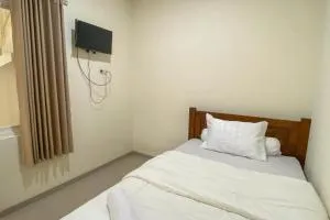 Nipa Guest House near Universitas Widyagama Mitra RedDoorz - Blimbing