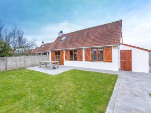 Holiday Home Polderhuis 78 parking and shared pool by Interhome
