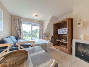 Studio Zeeflat with parking and shared pool by Interhome