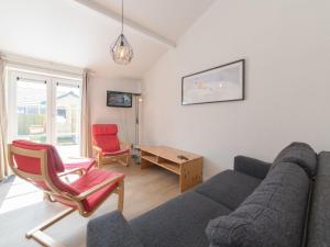 Holiday Home Duinenhuisje 25 parking and shared pool by Interhome