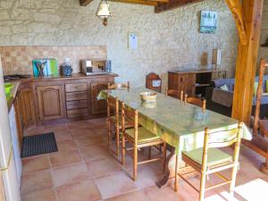 Maisons de vacances Holiday Home La Grange Jacques by Interhome : photos des chambres