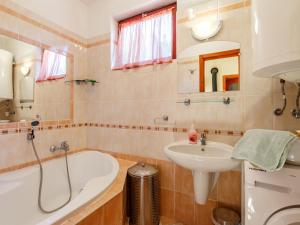 Holiday Home Tamas - SZA180 by Interhome