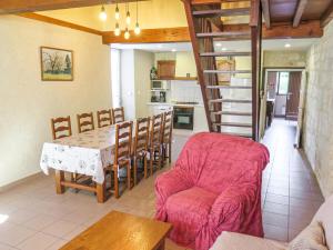 Maisons de vacances Holiday Home Le Presbytere by Interhome : photos des chambres