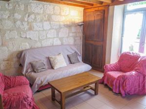 Maisons de vacances Holiday Home Le Presbytere by Interhome : photos des chambres