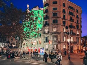 Passeig de Gràcia by Enjoybcn
