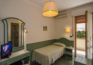 Single Room with Balcony room in Hotel Kyrton