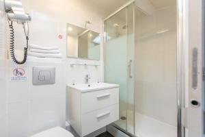 Hotels Hotel Edmond Rostand : photos des chambres
