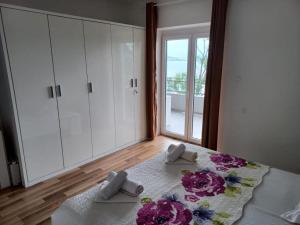 Apartment in Duce with sea view, terrace, air conditioning, W-LAN 5064-1 
