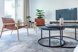 TE- Luxury resort, front line beach, families only