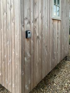 Piano Forte - a delightful rural shepherd hut & hot tub available !