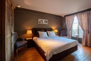 B&B / Chambres d'hotes Chateau de Planchevienne : Chambre Double ou Lits Jumeaux Deluxe – Vue sur Jardin