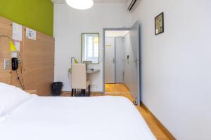 Hotels Hotel Edmond Rostand : photos des chambres