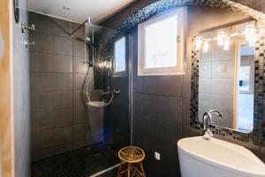 Hotels Hotel La Caravelle : photos des chambres