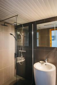 Hotels Hotel La Caravelle : photos des chambres