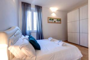 Abigail Apartment by Mamo Florence